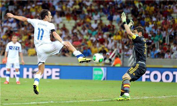 لقطة من مباراة أمس