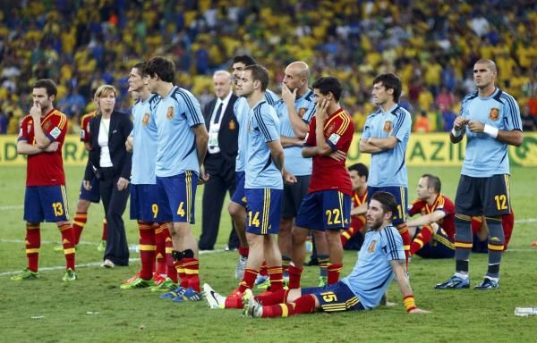 لاعبو أسبانيا عقب نهائي كأس القارات