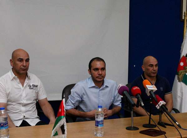 الامير علي وحسام وإبراهيم حسن في المؤتمر الصحفي