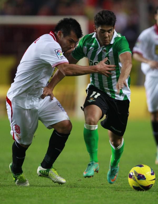 أليخاندرو بوزويلو (يمين)