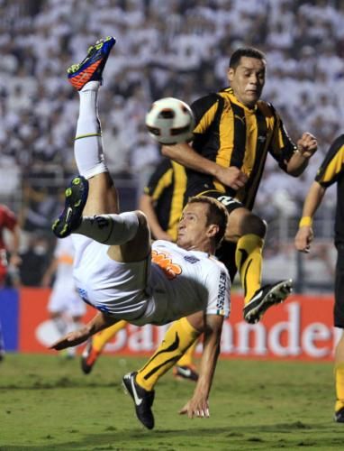 2011-06-232011-06-23t015641z_01_sao206_rtridsp_3_soccer-latam-libertadores_reuters