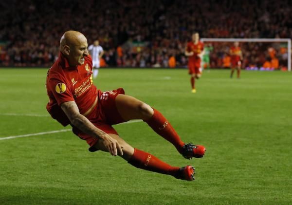 2012-10-04t194353z_586818726_gm1e8a50a3x01_rtrmadp_3_soccer-europa_reuters