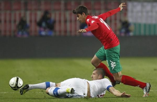 2012-10-16t185955z_1928215747_gm1e8ah08an01_rtrmadp_3_soccer-world_reuters