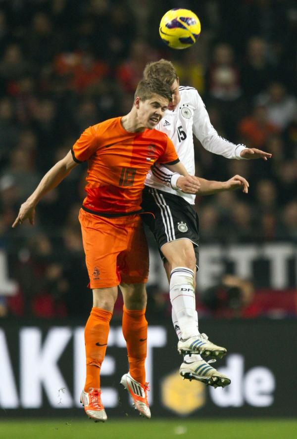 ماركو فان جينكل (يسار)