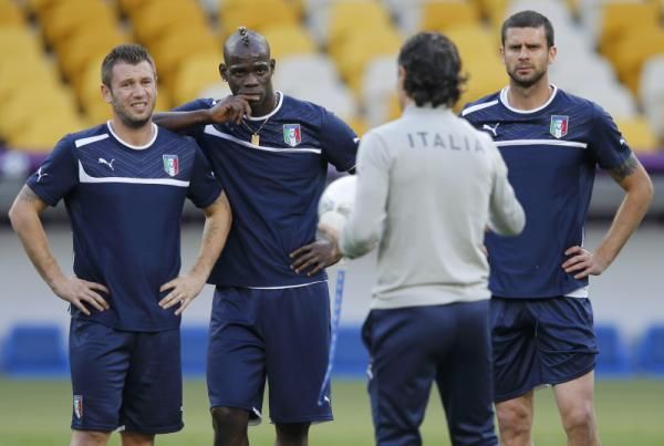 2012-06-30t163301z_2032251824_lr2e86u19yqjh_rtrmadp_3_soccer-euro_reuters