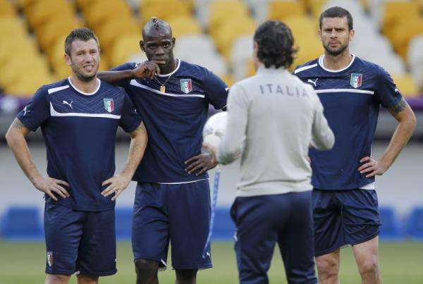 2012-06-30t163301z_2032251824_lr2e86u19yqjh_rtrmadp_3_soccer-euro_reuters