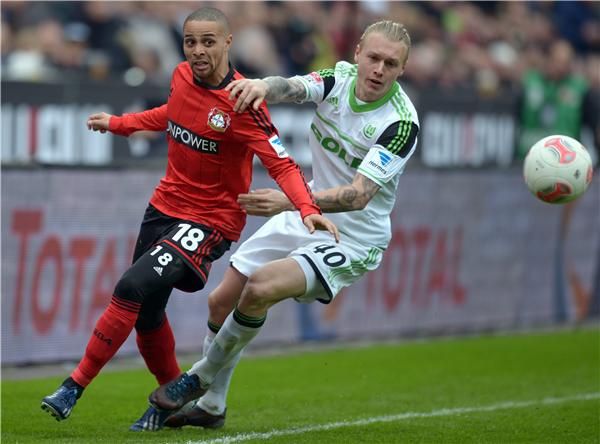 سيمون كيار (يمين)