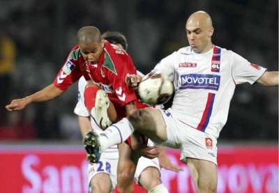  البرازيلي كريس صاحب القميص الابيض