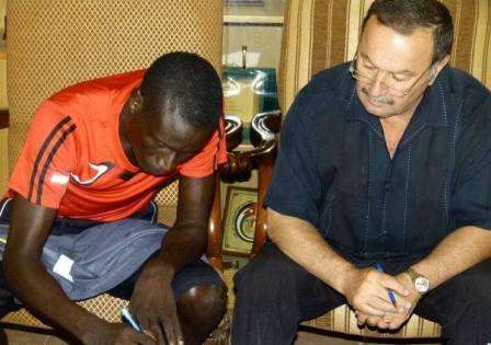 السنغالي ديوب يوقع بحضور سليم خير 