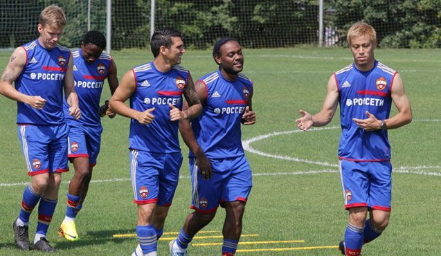 كيسوكي هوندا في تدريبات فريق سيسكا موسكو الروسي