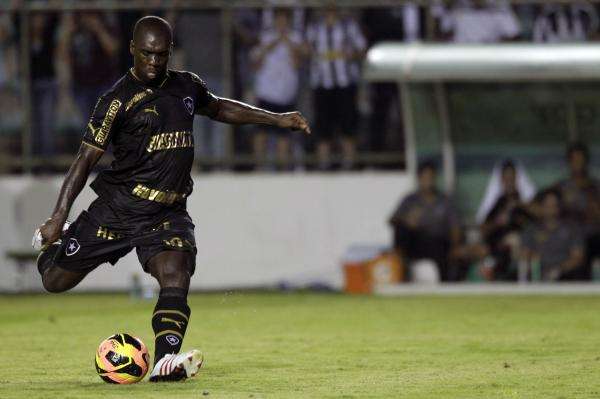 2013-04-17t235411z_2094746914_gm1e94i0lrb01_rtrmadp_3_soccer-brazil_reuters