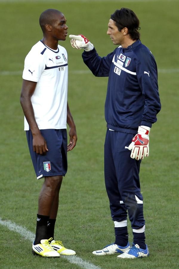 2012-09-10t180113z_499186727_gm1e89b05hi01_rtrmadp_3_soccer-world-italy_reuters