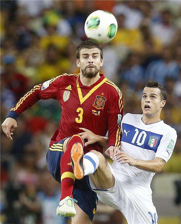 من مباراة الفريقين بالمربع الذهبي لكأس القارات