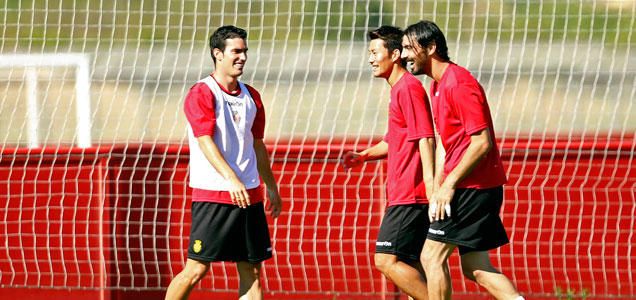 إيناجا في أولى تدريباته مع مايوركا ( أمس ) بعد نهاية فترة إعارته