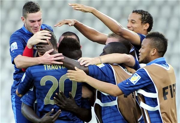 فرحة لاعبي منتخب فرنسا بالفوز والتأهل للنهائي