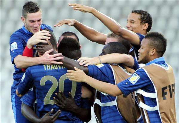 فرحة لاعبي منتخب فرنسا بالفوز والتأهل للنهائي