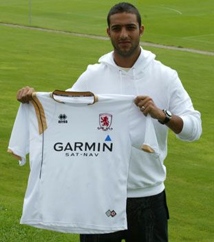 مـيـــدو يحمـل قميـص فريقـه الجديـد