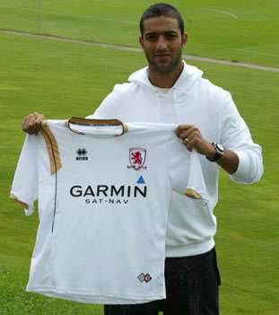 مـيـــدو يحمـل قميـص فريقـه الجديـد