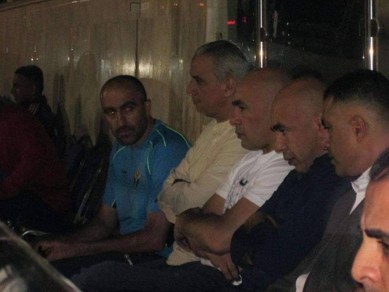 حسام حسن وشقيقه ابراهيم يتابعان المباراة