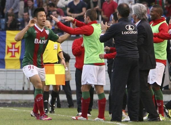 2013-03-17t195428z_759531192_gm1e93i0alp01_rtrmadp_3_soccer-portugal_reuters