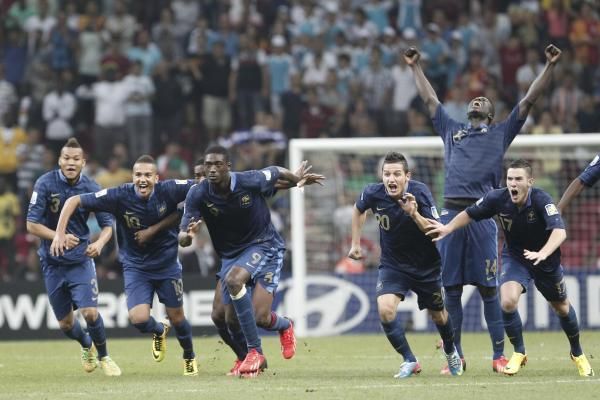 فرحة منتخب شباب "الديوك" بالفوز على أوروجواي وبالمونديال