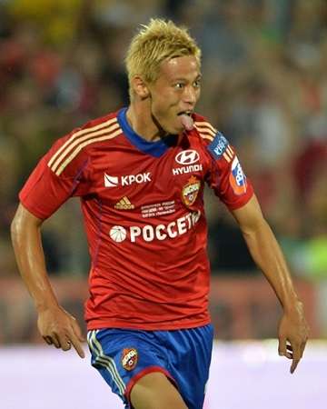 كيسوكي هوندا بعد إحرازه الهدف الأول بمباراة السوبر