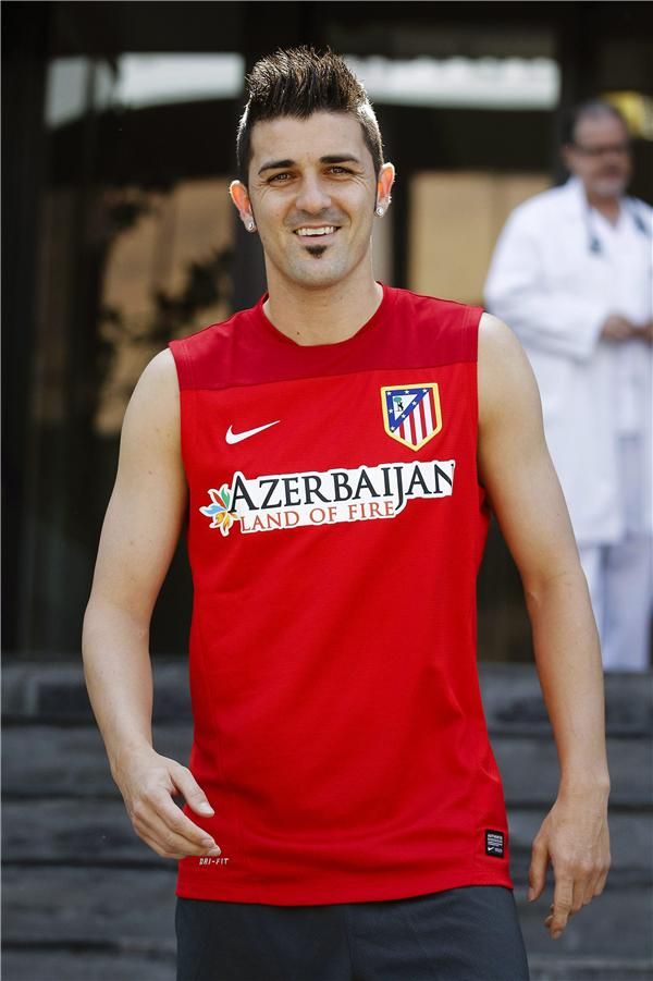 ديفيد فيا عقب إجرائه الفحص الطبي للإنضمام إلى اتلتيكو مدريد