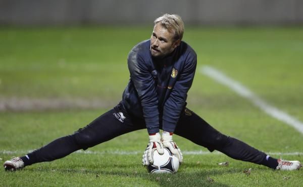 2012-11-12t174131z_1352492807_gm1e8bd04jz01_rtrmadp_3_sport-soccer_reuters