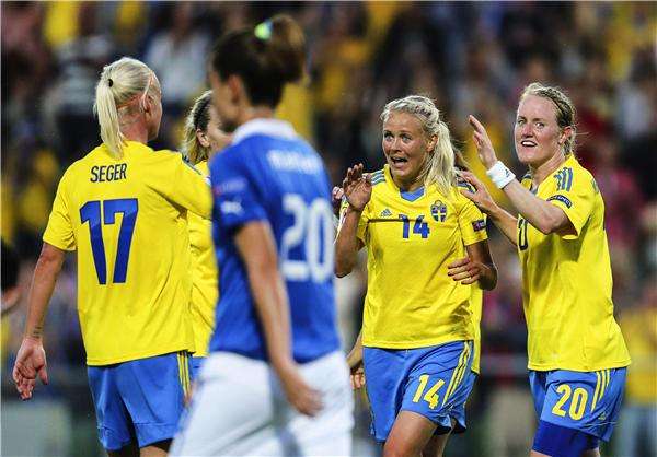 فرحة سويدية بالفوز على إيطاليا