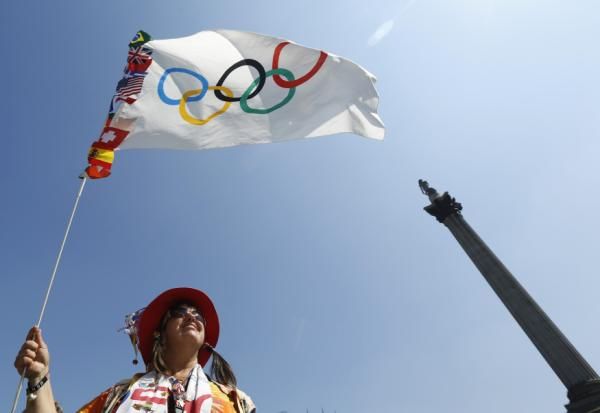 2012-07-26t165525z_1229299476_gm1e87r02jt01_rtrmadp_3_oly-aroundtown-adv1_reuters