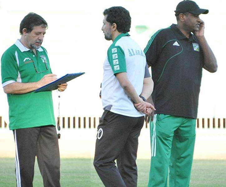 فرج نفاع مع المدرب البرتغالي روماو