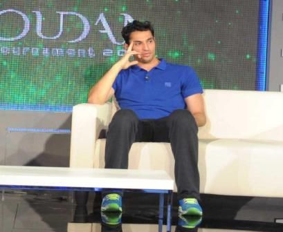 خالد الرشيدي خلال إستضافتة في ديوانية الروضان