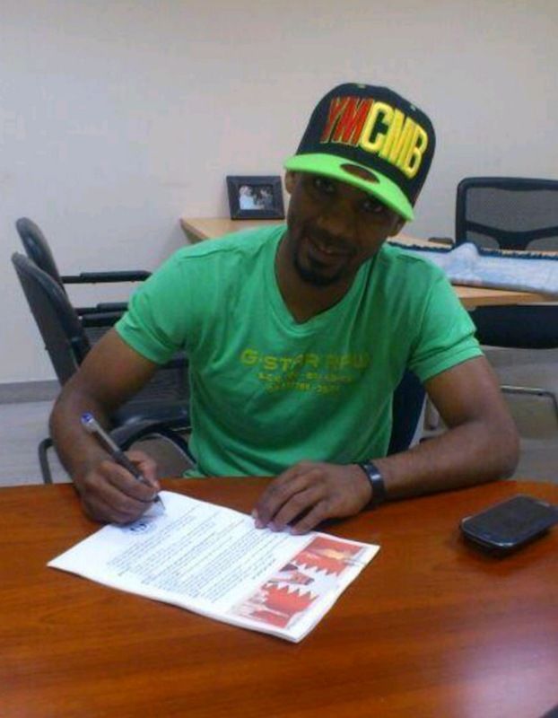  محمد خليفة يوقع على عقد الانضمام الى الرفاع