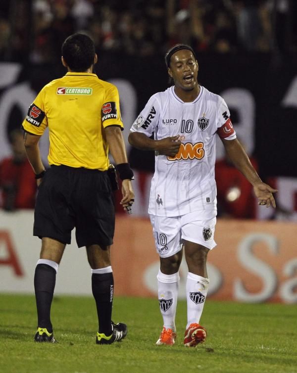 2013-07-04t043522z_2120105126_gm1e9740yus01_rtrmadp_3_soccer-libertadores_reuters