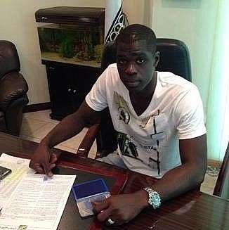 السنغالي سنكاري مدافع العربي