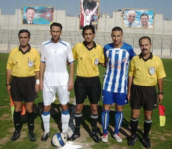 كباتن الفريقين وحكام اللقاء وبعدسة كووورة 