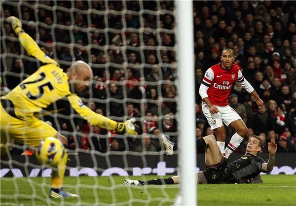 رينا رحل من ليفربول إلى نابولي