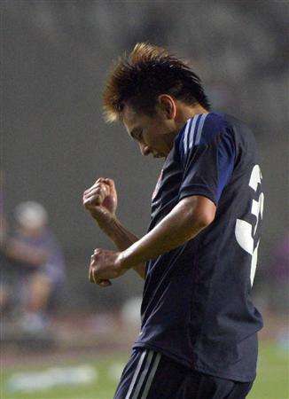 مانابو سايتو يحتفل بعد تسجيله الهدف بمرمى استراليا