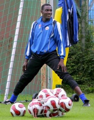 الـنـيـجـيـــري فـيـكـتــور أغـــالــي