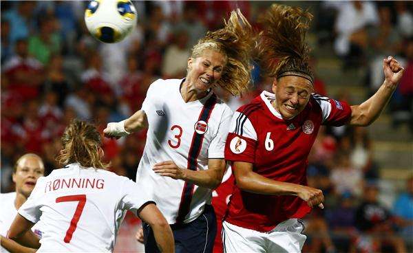 من مباراة النرويج والدنمارك