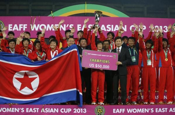 تتويج منتخب كوريا الشمالية للسيدات بكأس شرق آسيا 2013