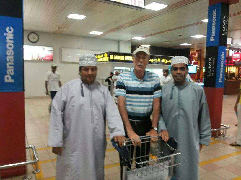 وصول مزيان في مطار مسقط