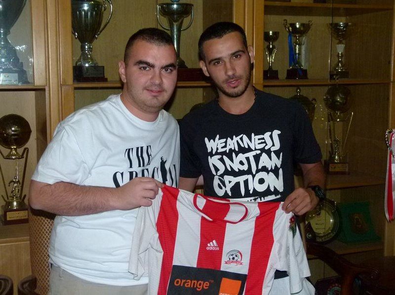 أنس حجي مع بشير خير بعد التوقيع الليلة