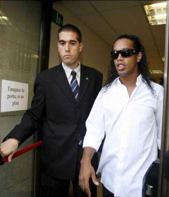 البرازيلي رونالدينيو يحصل على الجنسية الاسبانية