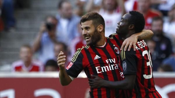 أنتونيو نوتشيرينو يهنيء بواتينج بهدفه 