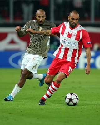 راؤول برافو (يمين)