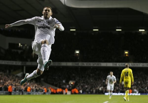 2013-01-01t170326z_1948659906_gm1e91202wd01_rtrmadp_3_soccer-england_reuters