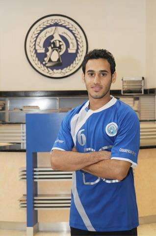 كريمي يرتدي قميص البستيين