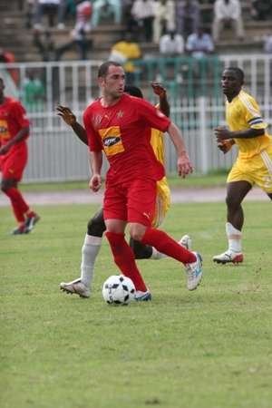 باولينيو لاعب المريخ (لقطة خاصة بكووورة من لقاء الذهاب )