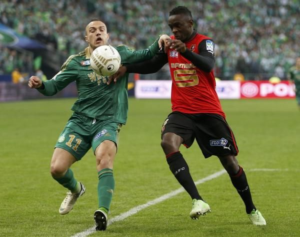 2013-04-20t193337z_48347110_lr1e94k1ibqu9_rtrmadp_3_sport-soccer_reuters